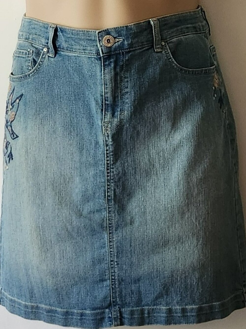 Style & Co. denim skirt sz 14 embroidered pencil style VGUC